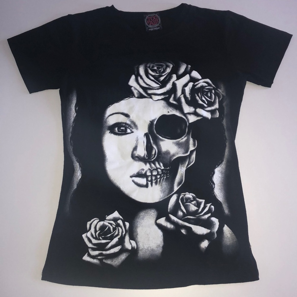 Too fast skull shirt with cutout back.
